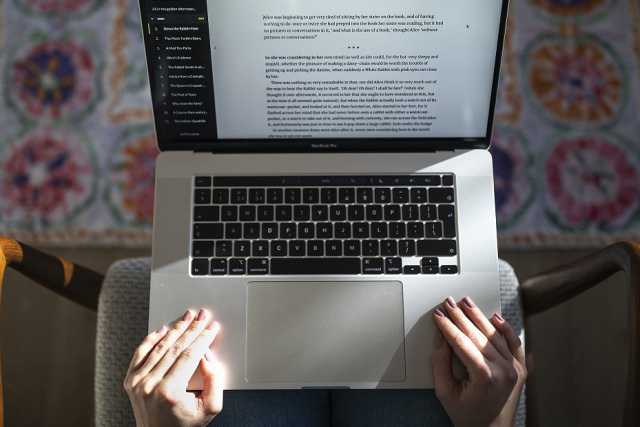 Dai narciso ai poeti di Facebook: quando la casa editrice dice "no" agli aspiranti scrittori